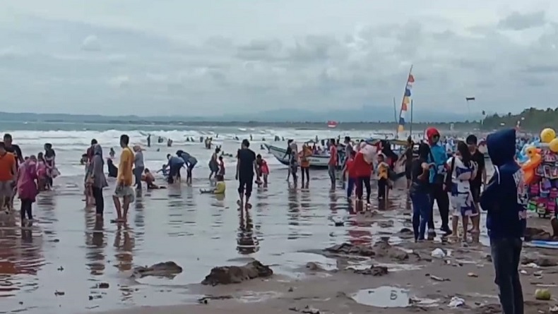 Libur Tahun Baru, Objek Wisata di Pangandaran Diserbu Ribuan Wisatawan