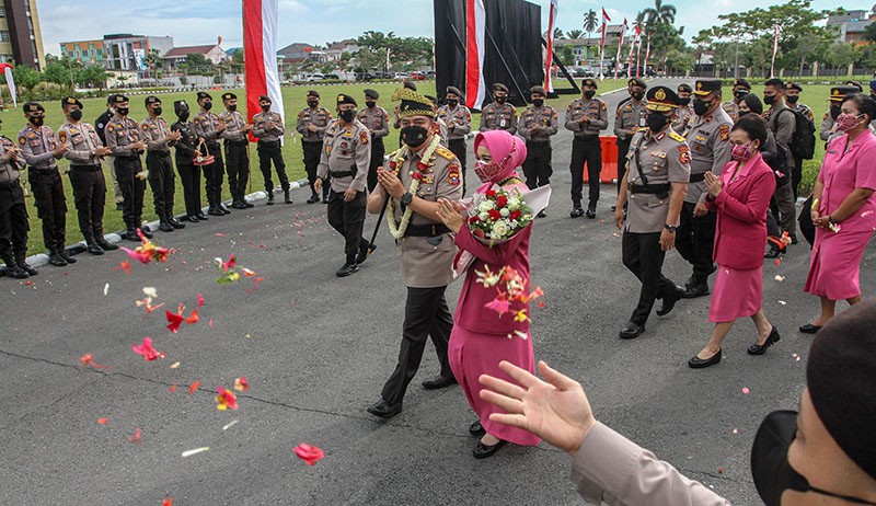 Parade Kedatangan Kapolda Riau Irjen Pol Mohammad Iqbal - Bagian 1