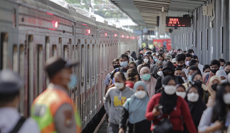 Jumlah Penumpang KRL Jabodetabek Tahun 2021 Turun 19,6 Persen - Bagian 1