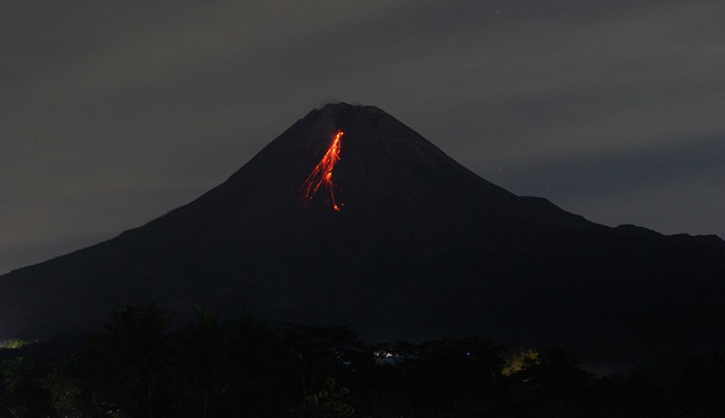 Pagi Ini, Gunung Merapi Luncurkan 5 Kali Guguran lava Pijar Sejauh 2 Kilometer 