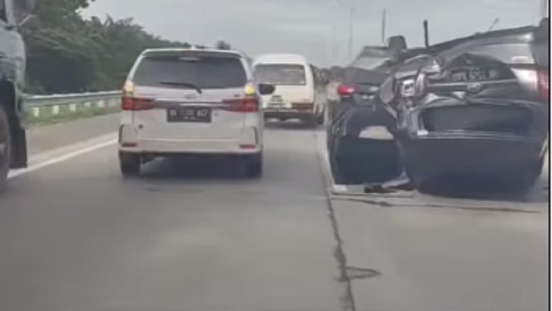 2 Minibus Tabrakan di Tol Medan-Binjai