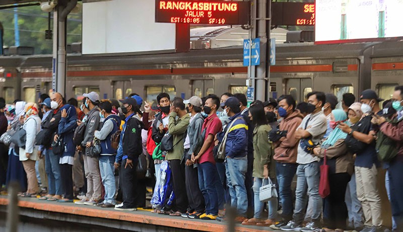 Potret Kepadatan Penumpang KRL saat Jam Pulang Kerja - Bagian 4