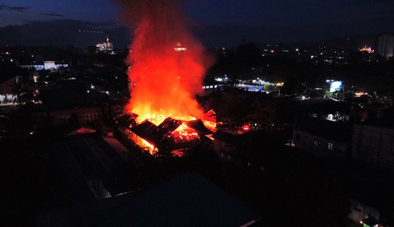 Dua Bangunan Kantor Dinas Sosial Kendari Ludes Terbakar - Bagian 1