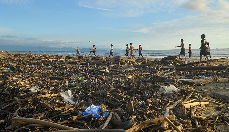Objek Wisata Pantai Pasir Jambak Padang Penuh Sampah - Bagian 2