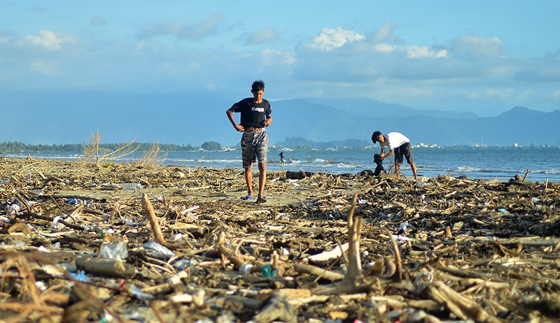 Objek Wisata Pantai Pasir Jambak Padang Penuh Sampah - Bagian 1
