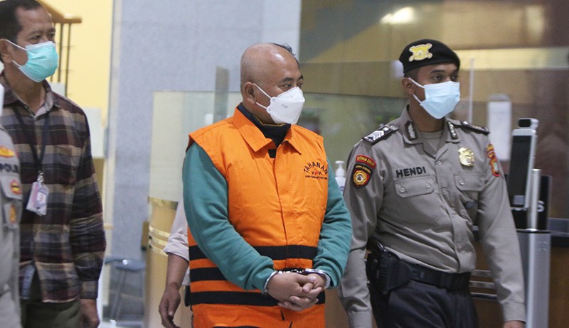 Begini Penampilan Wali Kota Bekasi Rahmat Effendi Pakai Rompi Tahanan KPK - Bagian 2