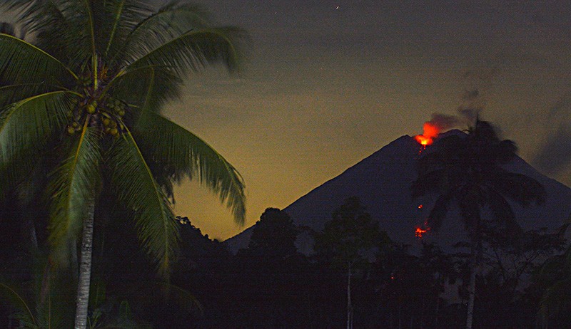 Gunung Semeru Keluarkan Lava Pijar, Warga Diimbau Tidak Beraktivitas Radius 13 Km - Bagian 2