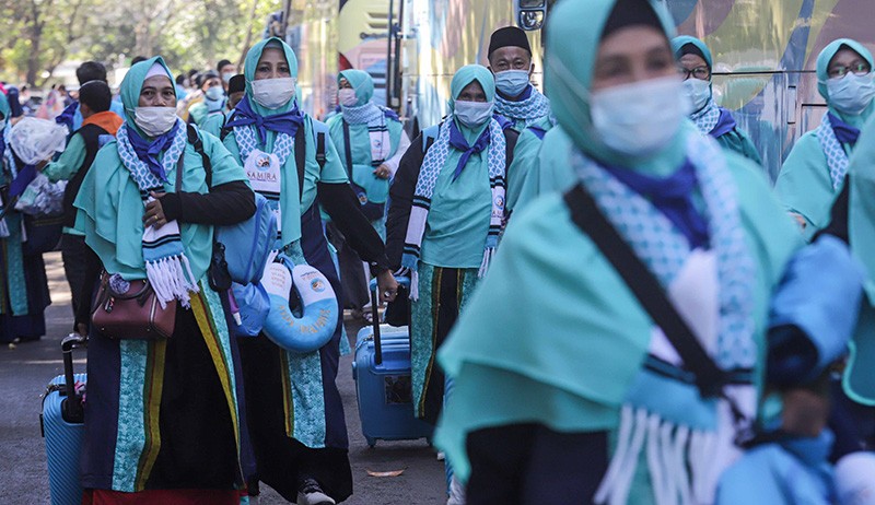 Antusiasme Ratusan Jemaah Berangkat Umrah Perdana pada Masa Pandemi - Bagian 5