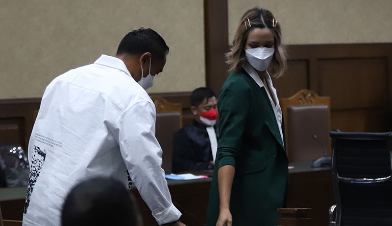 Ekspresi Nia Ramadhani Divonis 1 Tahun Penjara terkait Kasus Narkoba - Bagian 4