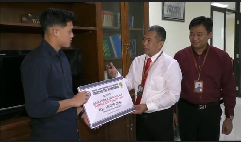  Pemain Timnas Ini Terima Bonus dari Kampus, Bertekad Kuliah Sampai Selesai