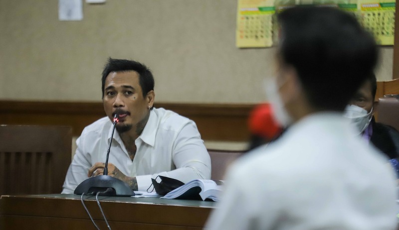 Begini Tatapan Jerinx ke Adam Deni saat Pertama Kali Bertemu di Persidangan - Bagian 4