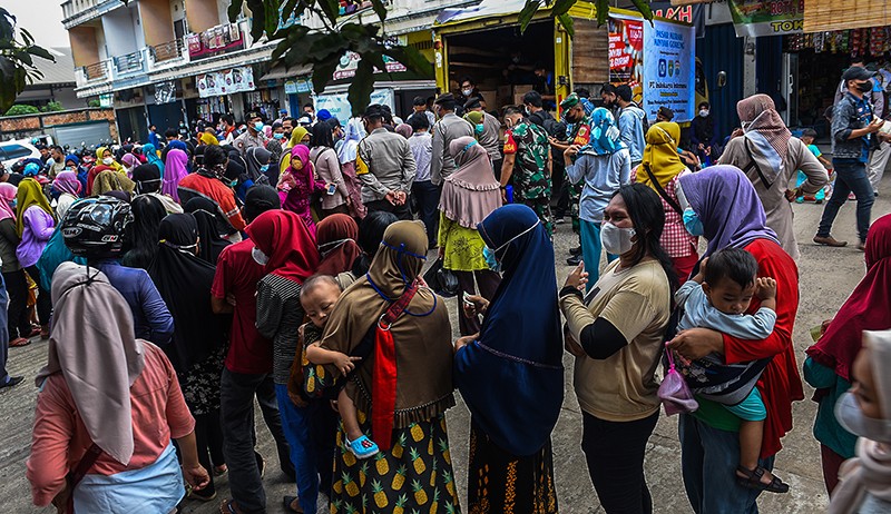 Operasi Pasar Minyak Goreng Murah Diserbu Warga Palembang - Bagian 1