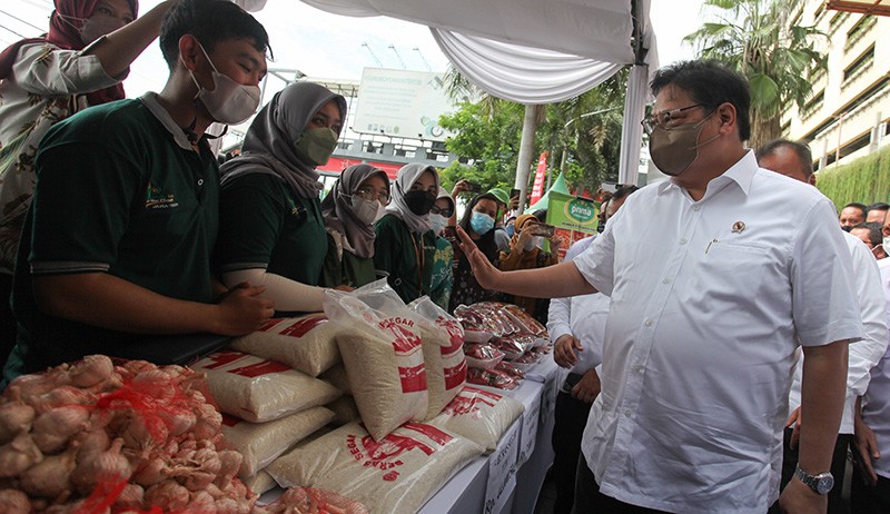 Operasi Pasar Sediakan Bahan Kebutuhan Pokok dengan Harga Murah - Bagian 1
