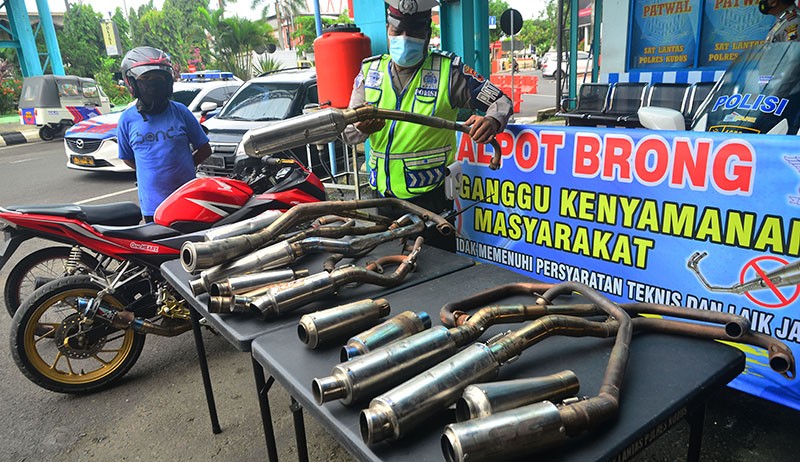Satlantas Polres Kudus Musnahkan Ratusan Knalpot Bising - Bagian 2