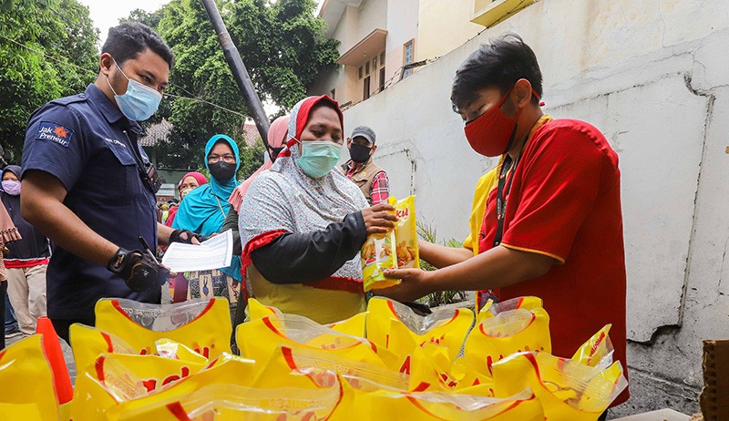 Antrean Panjang Warga Johar Baru Beli Minyak Goreng Murah - Bagian 3