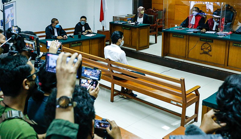 Gaga Muhammad Divonis 4,5 Tahun Penjara dan Denda Rp10 Juta - Bagian 3