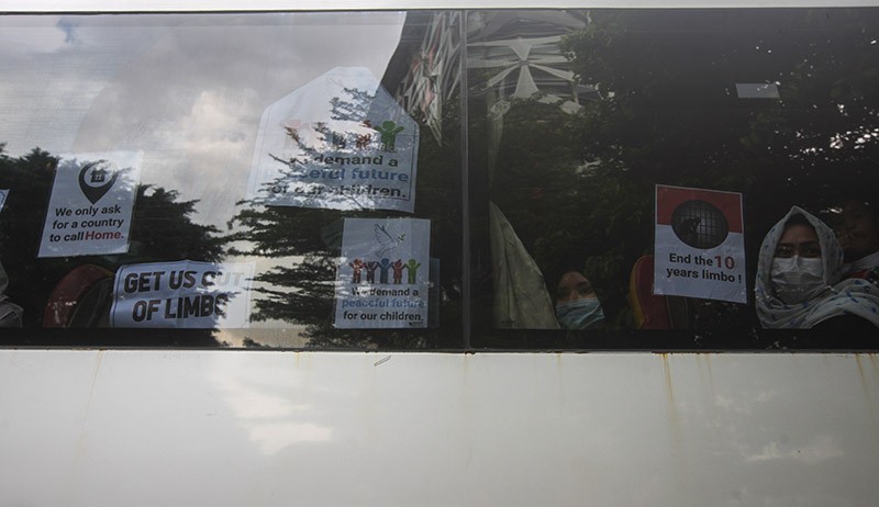 Dilarang Polisi Turun dari Bus, Aksi Pengungsi Afghanistan Ricuh - Bagian 4