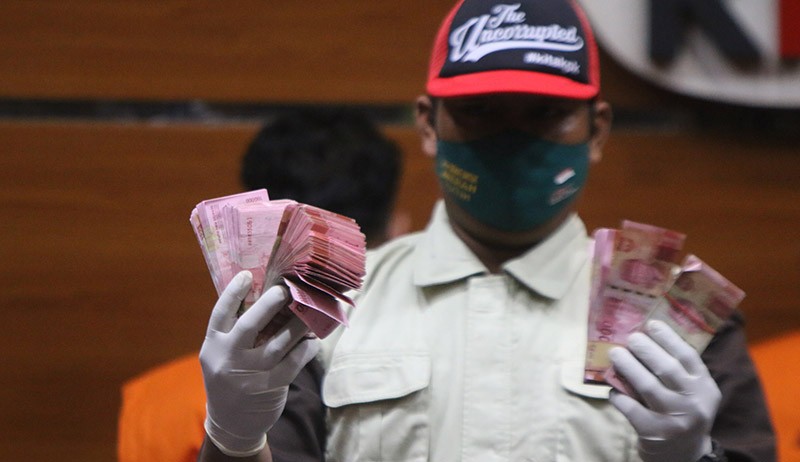 KPK Pamer Uang Ratusan Juta Hasil OTT Bupati Langkat - Bagian 2