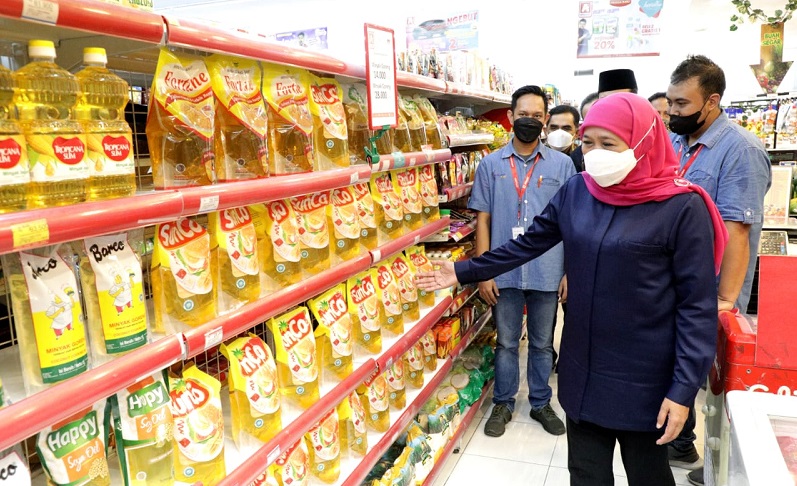 Cegah Penimbunan, Khofifah Minta Pemda Awasi Rantai Pasok Minyak Goreng Satu Harga 