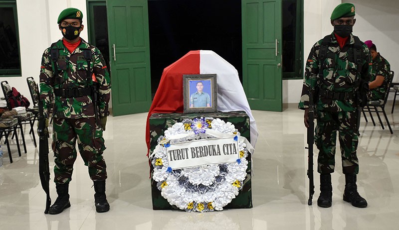Upacara Pelepasan Jenazah Prajurit TNI Gugur Ditembak Teroris KKB Papua - Bagian 2