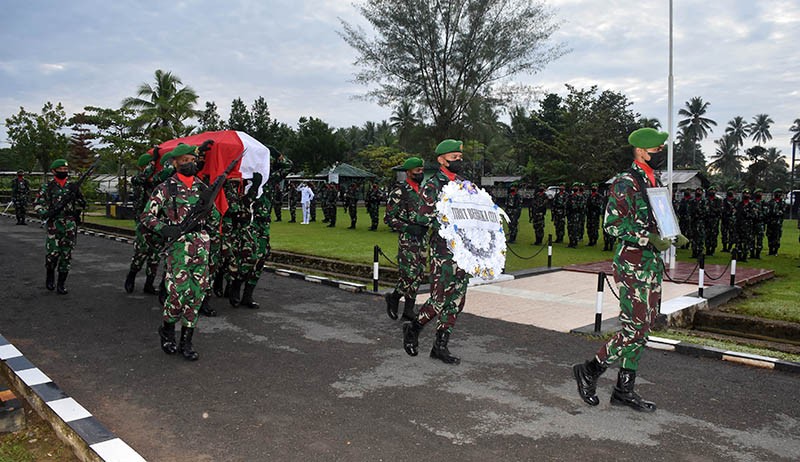 Upacara Pelepasan Jenazah Prajurit TNI Gugur Ditembak Teroris KKB Papua - Bagian 3