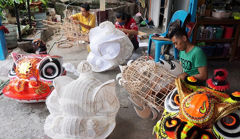 Melihat Pembuatan Barongsai dan Liong Jelang Imlek di Semarang - Bagian 1