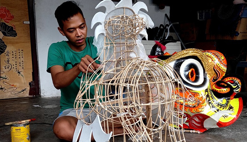 Melihat Pembuatan Barongsai dan Liong Jelang Imlek di Semarang - Bagian 2