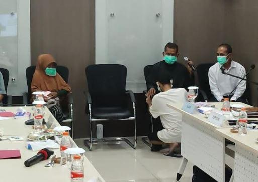 Dibebaskan, Pencuri Motor di KBB Menangis lalu Bersimpuh di Kaki Ibu dan Majikan 
