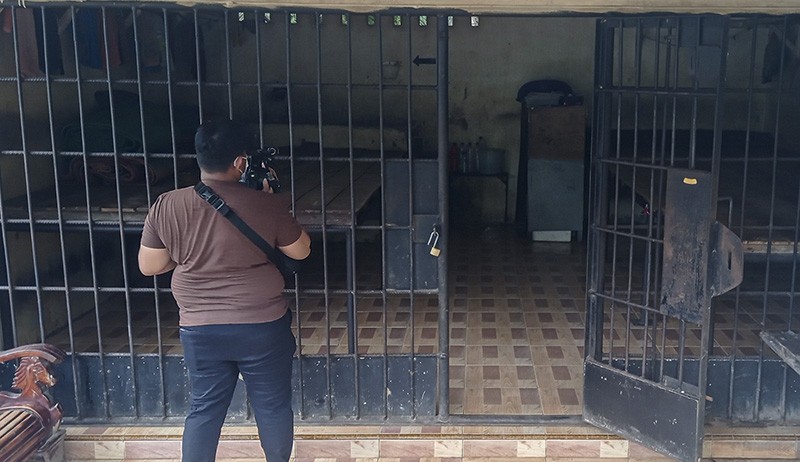 Penampakan Kerangkeng Manusia di Rumah Bupati Langkat, Alas Tidur dari Kayu - Bagian 4