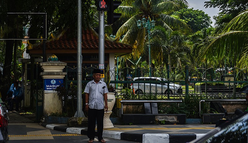 Ketika Pengendara Tidak Peduli dengan Lampu Penyeberangan Pejalan Kaki - Bagian 2