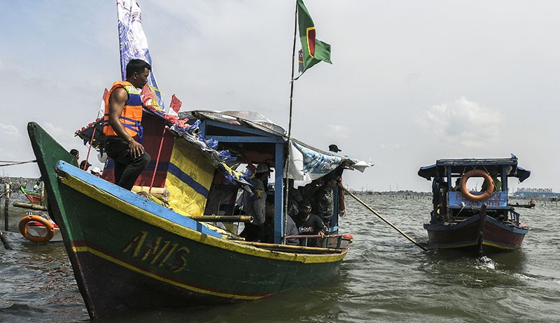 50 Kapal Nelayan Bekasi Ikuti Ritual Sedekah Laut  - Bagian 3