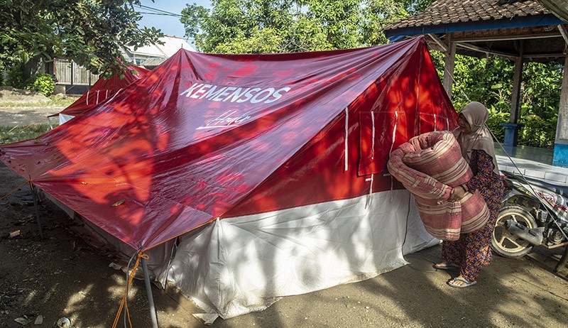 Rumah Rusak, Korban Gempa Banten Masih Bertahan di Tenda Darurat - Bagian 1