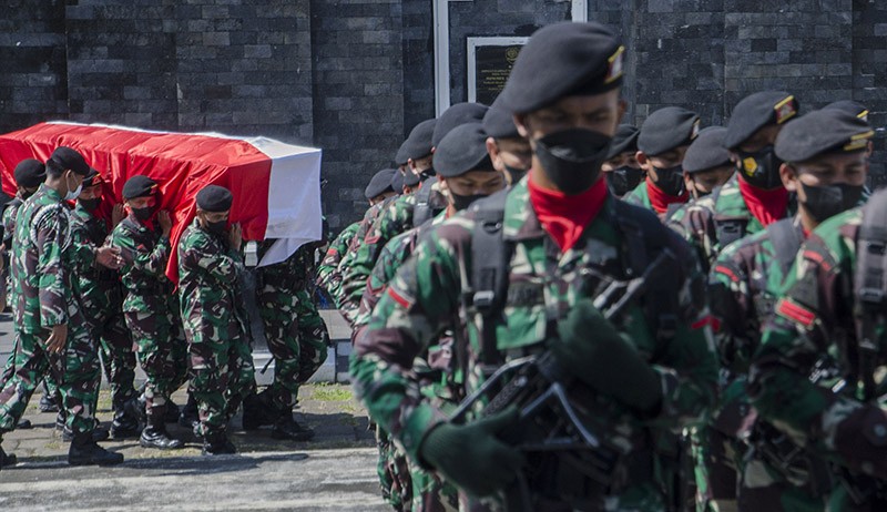Suasana Pemakaman Prajurit TNI Gugur Ditembak Teroris KKB Papua - Bagian 2