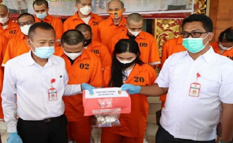 Liburan di Bali, Selebgram Cantik Ditangkap Sedang Nyabu Bareng Pacar 