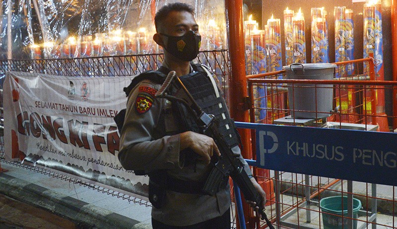 Polisi Jaga Ketat Klenteng Xian Ma Makassar - Bagian 2