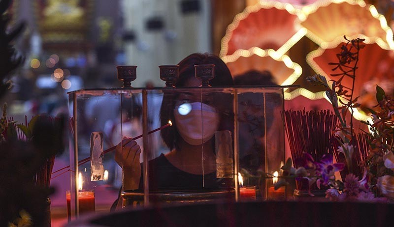 Ritual Menyalakan Api Lilin Malam Imlek di Palembang Berlangsung Khidmat - Bagian 1