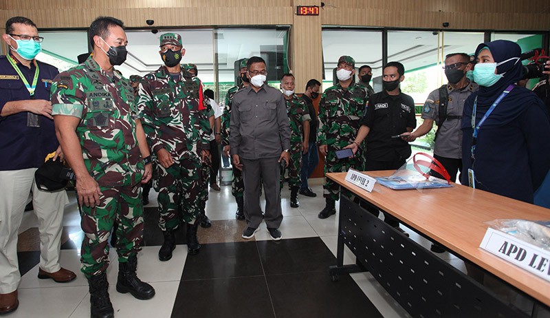 Panglima TNI Cek Lokasi Karantina Pekerja Migran Indonesia - Bagian 3