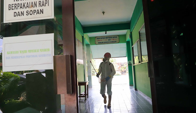 Kasus Covid-19 Melonjak, PTM Jakarta Menjadi 50 Persen - Bagian 4