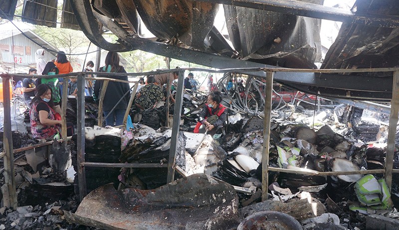 Penampakan Sisa-Sisa Kebakaran Pasar Johar Semarang - Bagian 2