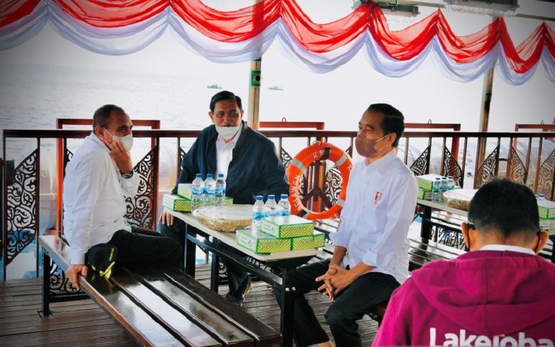 Jokowi Naik Helikopter Super Puma TNI AU ke Humbahas