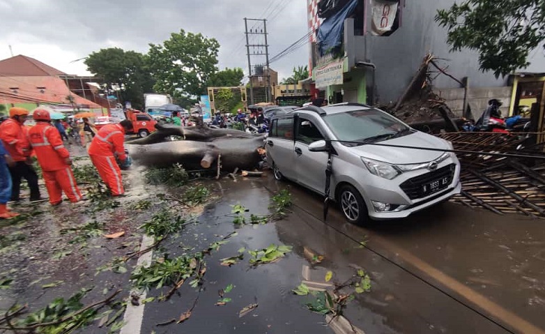 BMKG Imbau Warga Malang Waspada Hujan Es dan Angin Kencang Susulan 