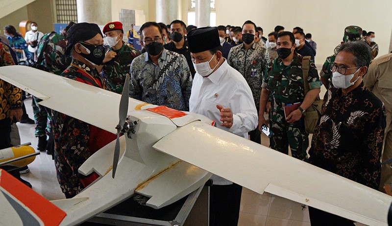 Momen Menhan Prabowo Melihat Pesawat Tanpa Awak Buatan UGM - Bagian 1