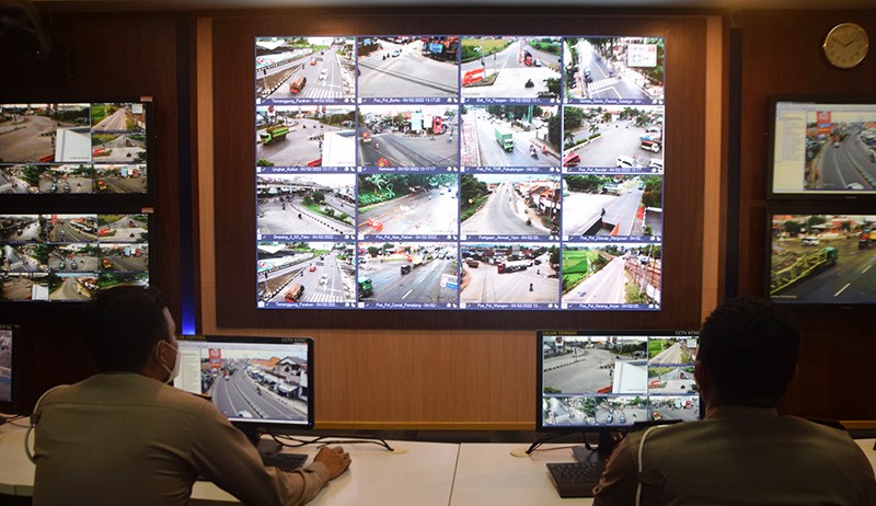 Suasana Ruang Pengamatan ETLE Polda Jateng Dipenuhi Layar CCTV - Bagian 1