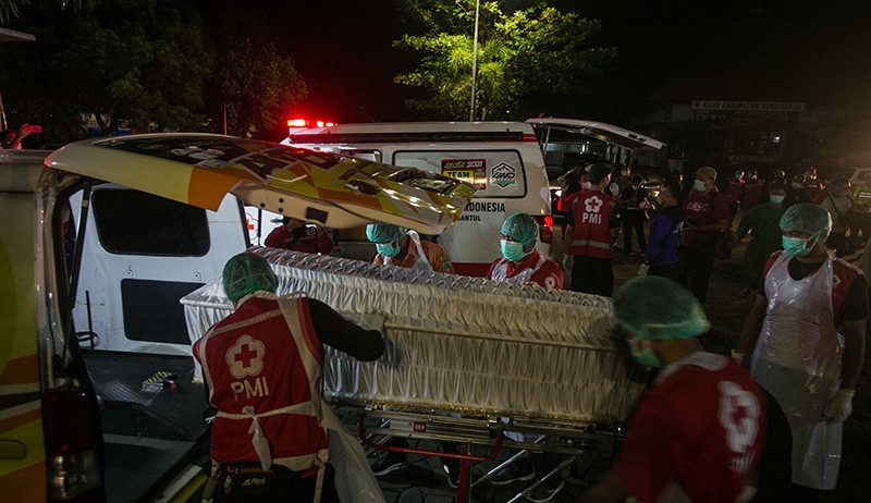 Rombongan Ambulans Pulangkan 13 Jenazah Korban Kecelakaan Bus di Bantul - Bagian 2