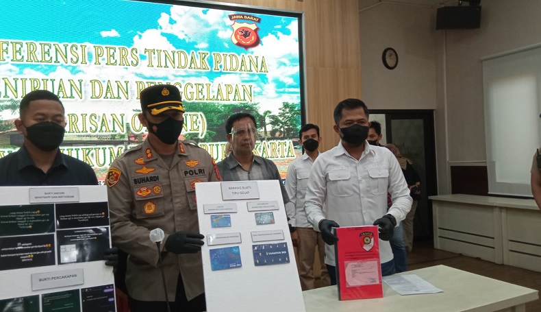 Arisan Online Fiktif, Wanita Muda di Purwakarta Raup Rp2 Miliar