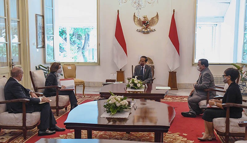 Presiden Jokowi Didampingi Menhan Prabowo Terima Menteri Angkatan Bersenjata Prancis - Bagian 1