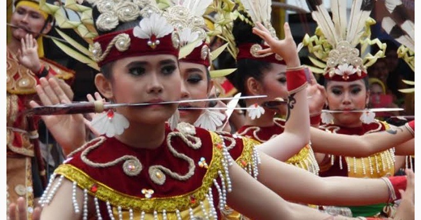 6 Tradisi Suku Dayak, Nomor 5 Untuk Mencari Musuh