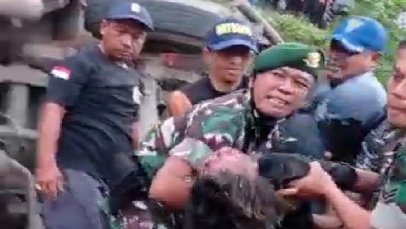 1 Pelajar Tewas Dalam Kecelakaan Minibus Masuk Jurang di Tegalwaru Karawang