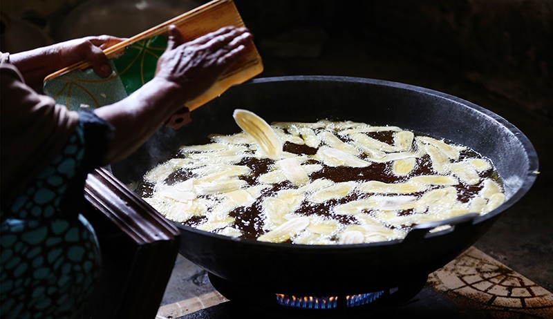 Minyak Goreng Langka, Pelaku UMKM Kurangi Jumlah Produksi Keripik Pisang - Bagian 1