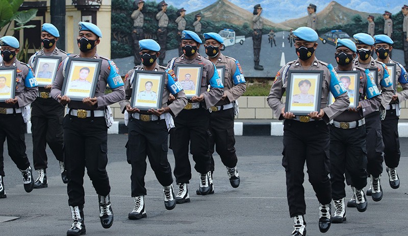 Penampakan 12 Foto Polisi yang Dipecat karena Ragam Pelanggaran - Bagian 1